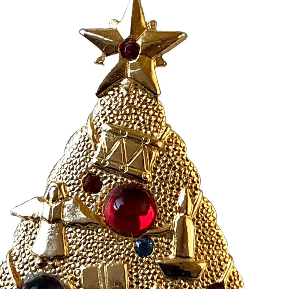 JJ 1986 Christmas Tree Brooch Pin Rhinestones Star Gold Tone Signed